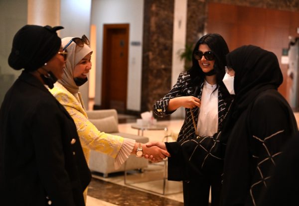 وفد إعلامي عربي يزور المجلس الأعلى لشؤون الأسرة بالشارقة