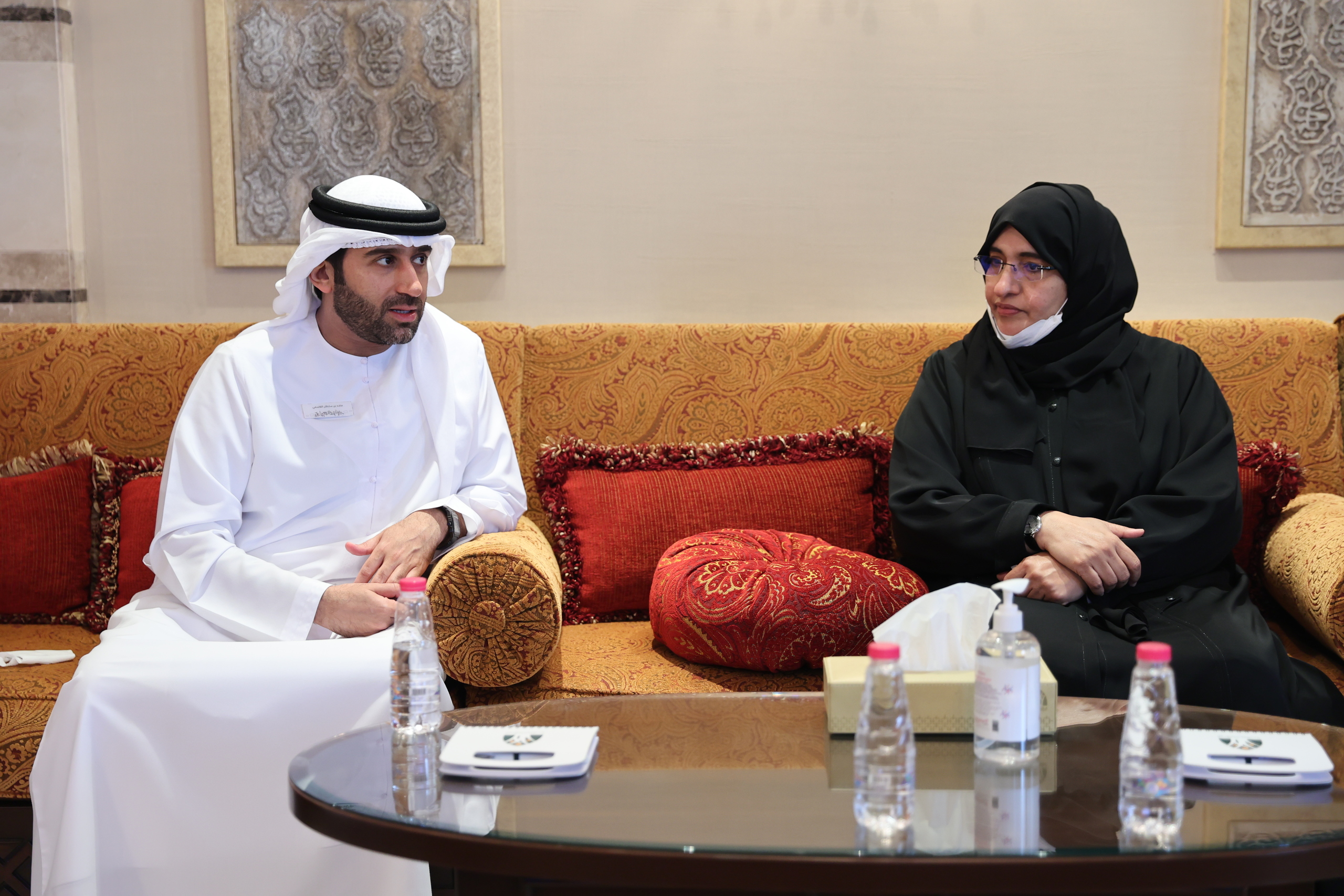 الشيخ ماجد بن سلطان القاسمي يترأس وفداً من دائرة شؤون الضواحي والقرى في زيارة للمجلس الأعلى لشؤون الأسرة في الشارقة